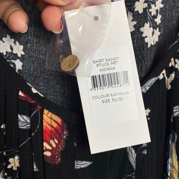 NWT Evans Womenʻs Plus Size Pintuck Black Butterfly Print Blouse Size 30/32 - Picture 6 of 9